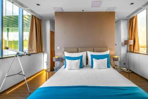 Postel nebo postele na pokoji v ubytování Hotel President