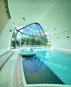 Bazén v ubytování Hotel SPA Wieniawa nebo v jeho okolí