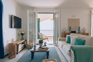 a living room with a couch and a table at Sant'Elia Luxury Home&Spa con accesso al mare in Santa Flavia