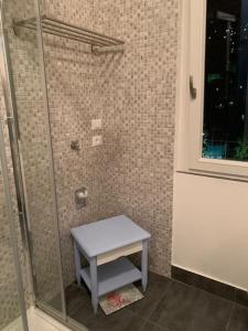 a shower with a small table in a bathroom at SpazioSanta in Santa Margherita Ligure