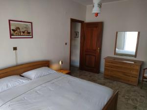 a bedroom with a bed and a dresser and a door at casa vacanze relais in Fara San Martino
