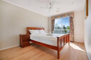 Posteľ alebo postele v izbe v ubytovaní Prized Home Away from Home in Enviable Location