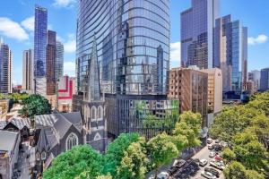 una vista aérea de una ciudad con un edificio en Gem in heart of Melbourne CBD, en Melbourne