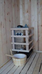 a shelf in a sauna with a bowl on the floor at Cowboy's Land in Višnja Gora
