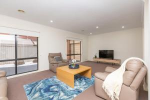 Φωτογραφία από το άλμπουμ του Beautiful Tarneit Family Home with Pool + BBQ σε Tarneit +19 φωτογραφίες