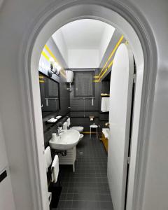 A bathroom at Villa Azul