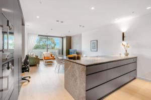 Fotografie z fotogalerie ubytování Luxurious Elsternwick Apt Living with Parking v Melbourne