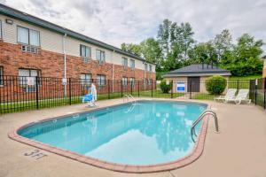 Bazen u ili blizu objekta Motel 6 - Georgetown, KY - Lexington North