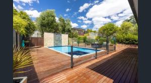 Πισίνα στο ή κοντά στο The Great Entertainer in Rye w pool near the beach!