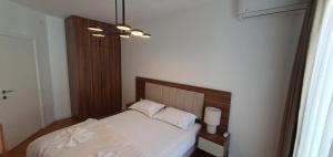 Postel nebo postele na pokoji v ubytování Apartmani Jovanovic - Rafailovici