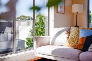 Χώρος καθιστικού στο Trendy Burwood Lifestyle and Location with parking