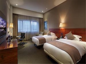 Una cama o camas en una habitación de Yunkai Hotel