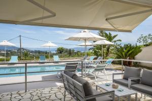 Bazén v ubytování Euphoria Seaview Residences with Shared Pool by Konnect nebo v jeho okolí