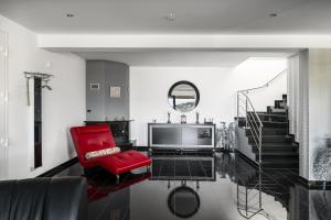 Posezení v ubytování Euphoria Seaview Residences with Shared Pool by Konnect