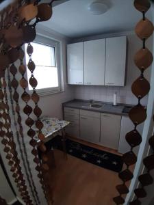 a small kitchen with a table and a window at Gepflegte Schöne Ferienwohnung Mitten in der Stadt in Witten