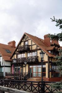 a large building with a balcony and a street light at Apartament Portowy in Mikołajki