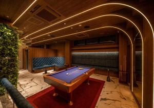 Biliár nebo kulečník v ubytování HOTEL GRAPHY Shibuya