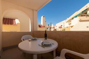 A balcony or terrace at Mare Verde 95 - One Bed