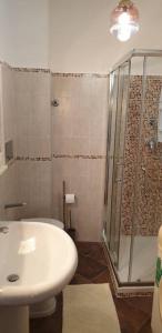A bathroom at Borgo San Giorgio Apartment