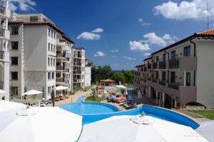 Piscina de la sau aproape de The Cliff Beach Apartments