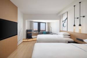 Postel nebo postele na pokoji v ubytování Fairfield by Marriott Shanghai Pudong South + 26 fotografií