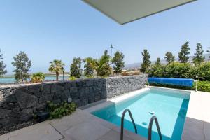 Kép Villa Josefa with private heated pool and lake views szállásáról Guía de Isorában a galériában