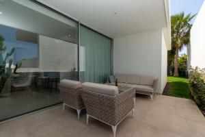Kép Villa Josefa with private heated pool and lake views szállásáról Guía de Isorában a galériában
