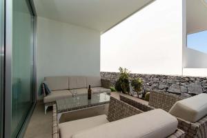 Kép Villa Josefa with private heated pool and lake views szállásáról Guía de Isorában a galériában