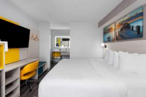 Postel nebo postele na pokoji v ubytování Days-Inn by Wyndham Baltimore Northwest