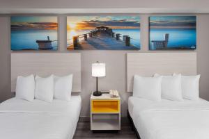 Postel nebo postele na pokoji v ubytování Days-Inn by Wyndham Baltimore Northwest