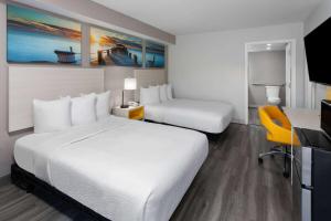 Postel nebo postele na pokoji v ubytování Days-Inn by Wyndham Baltimore Northwest