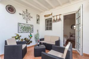 Zdjęcie z galerii obiektu Villa Lorna with air conditioning hot tub and games room w Puerto del Carmen