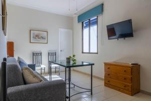 Televízia a/alebo spoločenská miestnosť v ubytovaní Apartamento La Piconera Centro Cordoba