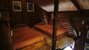 a room with two beds in a cabin at katafygio-oiti in Pávliani