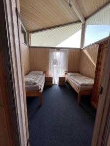 a room with two beds in a room with a window at Feriendorf Klosterheide in Lindow