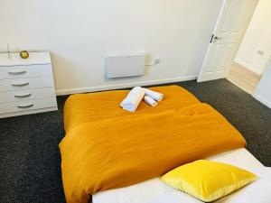 Posteľ alebo postele v izbe v ubytovaní A unique spacious 2-Bed Apartment in North London