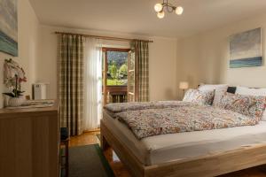 a bedroom with a bed and a window at Kerschbaumergut in Grossgmain