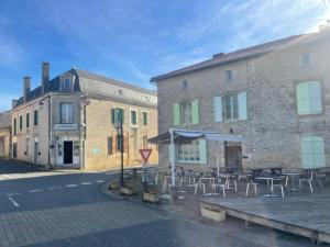 a street with tables and chairs next to a building at Le Diamant Chambrés in Mauprévoir