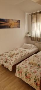 Postel nebo postele na pokoji v ubytování Apartmani Melia