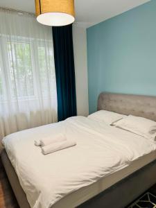 En eller flere senge i et værelse på Blue Apartment