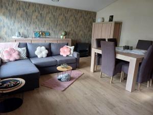 Istumisnurk majutusasutuses Marevi gezellige chalet in Geel