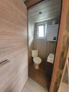 Vannituba majutusasutuses Marevi gezellige chalet in Geel
