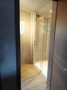 Vannituba majutusasutuses Marevi gezellige chalet in Geel