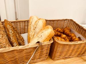 Makanan di atau berdekatan hotel