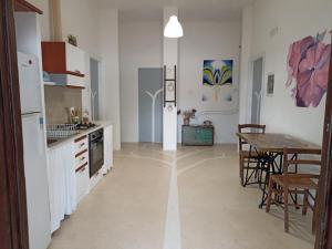 Kuchyňa alebo kuchynka v ubytovaní La casa degli artisti