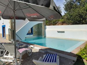 The swimming pool at or close to Quinta do Pomarinho with private pool