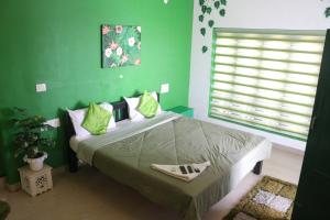 Una cama o camas en una habitación de Seagreen Beach resort
