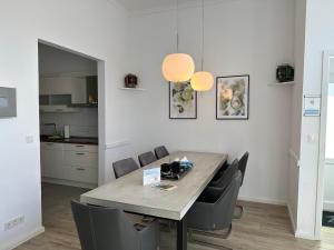 Kuchyň nebo kuchyňský kout v ubytování WoogeElisa - Ehrwürdige Dorfvilla in Strandnähe