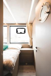 Кровать или кровати в номере Hausboot-Tortuga