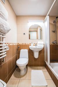 a bathroom with a toilet and a sink at Zajazd Kałużna in Łącko